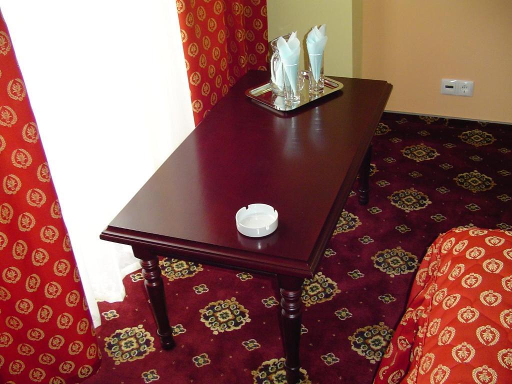 Hotel Europa プロイェシュティ 部屋 写真
